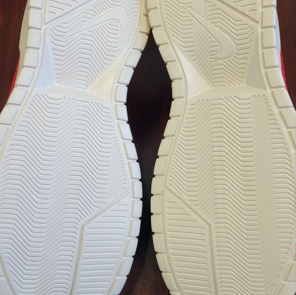 Nike Benassi slip-on shoe university red size 11 - Picture 6 of 6